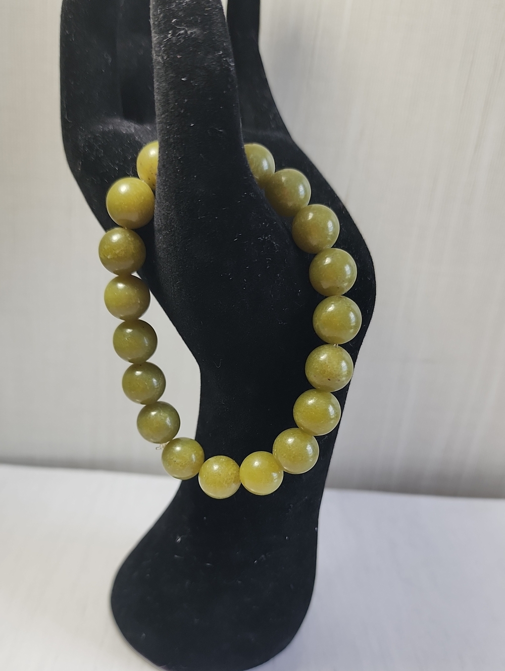 Green jade Beaded Stretch Bracelet - Women Jewelry - Picture 1 of 2